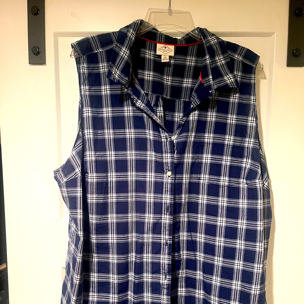 Sleeveless blouse